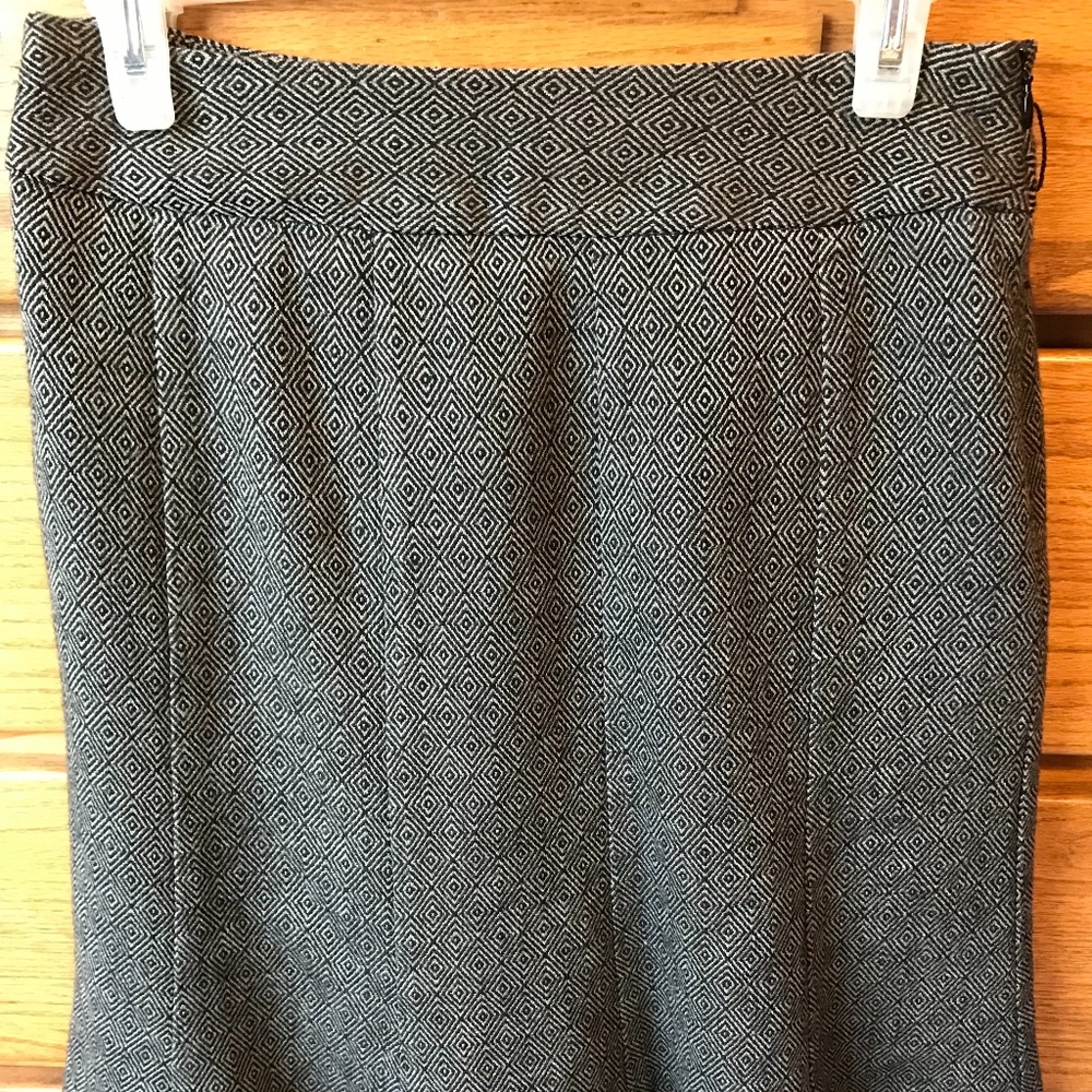 Gray/black acrylic skirt with lining